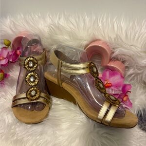 Bandolino Bdhibanna sandals size 7.5M 💫💫💫
